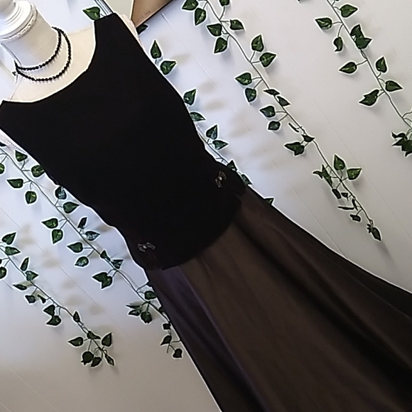 "Perfect Classic" BROWN SCOTT McCLINTOCK GOWN SZ 16 VELVETY AND SATIN LOOK... - Picture 3 of 13
